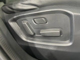 【運転席8WAYパワーシート】リクライニングからシートリフターまで、スイッチ一つで簡単にシートの微調整が可能!自分に最適なシートポジションにセットして、快適なドライブをお楽しみください。