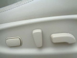 スライド、リクライニング、リフタ-、ランバ-サポ-トをすべて電動で調整可能。お好みのポジションが見つかる運転席パワ-シ-ト。お問い合わせは03-5672-1023へ