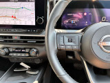 ハンドル周りには車両状態の確認やナビ操作が可能なステアリングスイッチを完備♪