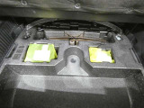 スペアタイヤレス車です。応急セットを搭載しております。