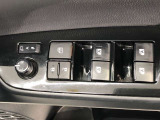 パワーウィンドは今や当たり前の機能ですが、無いと困る機能です。運転席からの操作で、全席の窓を振るオープンにしたり、フルクローズが可能です。