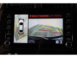 車両を上から見たような映像表示するパノラミックビューモニター付き!