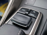 『1台』のお車に対して、3名体制で日々議論を重ね仕入れを行っております。
