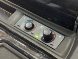 【シートベンチレーション】夏場は涼しい風でお尻や背中の熱やムレを防ぎ、冬はエアコンよりも早く温まってポカポカに!季節を問わず快適に過ごせます。