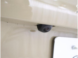 バックカメラが付いているので後方確認が非常にしやすいです。今や運転初心者も熟練者も必須装備!ついていて損はないですね♪