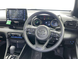 運転席まわりです。 各操作スイッチは使いやすい位置に配置されてます。