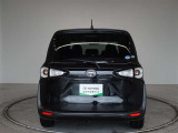 縦開きのバックドアです、雨の日も濡れにくいですよ。