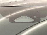 【セーフティシステム+】走行中に前方の車両等を認識し、衝突しそうな時は警報とブレーキで衝突回避と被害軽減をアシスト。より安全にドライブをお楽しみいただけます。