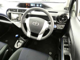 【運転席まわり】・・・ハンドルやシートなども隅々までクリーニング済み。キレイな車内でドライブがより一層快適にお楽しみいただけると思います。