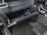 当社は購入後のアフターケアを大切にしております。納車後、1ヶ月無料点検、半年ごとにあんしん点検、12ヶ月法定点検の誘致をします。また車検までの点検をセットにした『ワンダフルパスポート』を販売中です。
