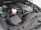 8AR-FTS型 2.0L 直列4気筒 DOHC インタークーラーターボエンジン搭載、駆動方式はFRです。