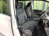 運転席まわりには十分なスペースがあり、大柄な方でもゆったり運転していただける環境です。