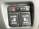 【両側パワースライドドア】スマートキーや運転席のスイッチで後席両側スライドドアの開閉が可能♪電動だから力を入れてドアを開ける必要が無く、小さなお子様でも簡単に開け閉めでき快適です♪