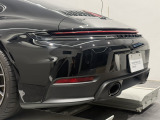 オプション:フルカラーのポルシェクレスト付きホイールセンターキャップ、BOSEサラウンドサウンドシステム 、PORSCHE ロゴ(ハイグロスブラック塗装)、スポーツクロノパッケージ