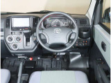 【運転席からの視界】実際に乗るとこんな感じの視界です。十分に広い視界を確保しています。