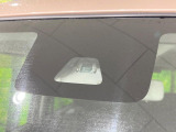 【スマートアシスト】走行中に前方の車両等を認識し、衝突しそうな時は警報とブレーキで衝突回避と被害軽減をアシスト。より安全にドライブをお楽しみいただけます。