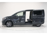 両側パワースライドドア付きだから、狭い駐車スペースなどでの 乗り降りラクラク!小さなお子さまのいるご家庭には嬉しい装備。