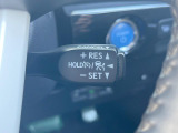 【プリクラッシュセーフティ】前方の車両等を検知し、衝突しそうな時は警報で注意を促し、ブレーキを踏む力をサポート。ブレーキを踏めなかった場合は衝突被害軽減ブレーキが作動、衝突回避をサポートします。