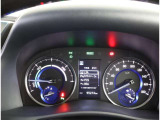 とっても見やすいメーターです。夜間時はラグジュアリーな気分にさせてくれる照明が魅力ですので、夜のドライブも楽しみになりますよ♪