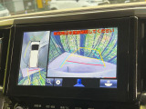 【パノラミックビューモニター】専用のカメラにより、上から見下ろしたような視点で360度クルマの周囲を確認することができます☆死角部分も確認しやすく、狭い場所での切り返しや駐車もスムーズに行えます。
