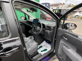 【運転席】座り心地が良いシートなので長時間の運転でも快適にお過ごしいただけます。新品のフロアマットのご注文も可能です。掲載箇所以外にご希望の写真がございましたらお気軽にお問い合わせ下さい。