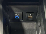 USB接続ポートは、センタートレイの下に接続端子があります!