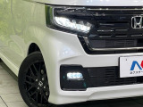 【LEDヘッドライト】悪天候や夜間走行時も良好な視界を確保し安心して運転できる高輝度LEDヘッドライトを装備!点灯速度が早く、消費電力も抑えられています。