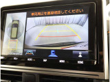 パノラミックビューモニター付きです。車両を上から見たような映像をディスプレイオーディオ画面に表示。運転席からの目視だけでは見にくい、車両周辺の状況をリアルタイムでしっかり確認できます。