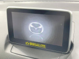 【マツダコネクトナビ】車内の雰囲気にマッチした一体型タイプのナビ。各種車輌設定やBluetooth再生等、様々な機能が楽しめます。直感的なダイヤル操作が可能で、使い勝手も良好です。