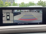 狭い場所での駐車やすれ違いなどでより的確な運転操作に役立つ360&deg;ビューモニターが装備されています。