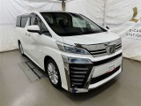 広々とした車内空間に優れた燃費性能。更にデザインも上質で人気のお車です!