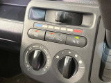寒い冬も暑い夏も全席に快適な空調を届けてくれる、ダイヤル式エアコンを装備♪