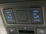 【両側パワースライドドア】スマートキーや運転席のスイッチで後席両側スライドドアの開閉が可能♪電動だから力を入れてドアを開ける必要が無く、小さなお子様でも簡単に開け閉めでき快適です♪