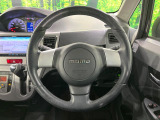 【MOMOステアリング】インテリアに合わせたデザインのステアリングは、運転される方のことも考え、運転しやすい形状、大きさです。是非一度、実際に触ってお確かめください。