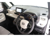 運転席周りは遊びにも通勤にも普段のお買い物にもピッタリ。日々のドライブに居心地のよいレイアウトです。