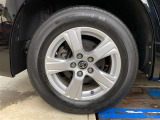 純正アルミホイール。215/65R16