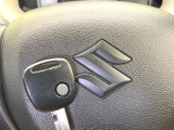 【キーレス】少し離れた場所からでもボタン一つでドアの開錠・施錠ができるのでとっても便利!ドアの鍵穴周りに傷をつけることもありません♪