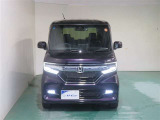 明度の高いLEDヘッドライトで、夜間の運転も安心です。