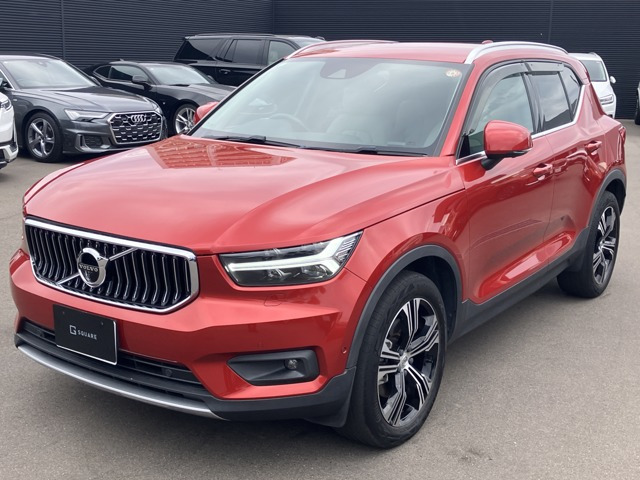 XC40 B4 AWD モメンタム 4WD 