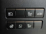 運転おひざ元に各種スイッチが配置されております。