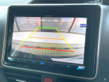 【バックカメラ】駐車時に後方がリアルタイム映像で確認できます。大型商業施設や立体駐車場での駐車時や、夜間のバック時に大活躍!運転スキルに関わらず、今や必須となった装備のひとつです!
