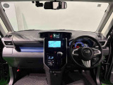 見易い計器類と運転し易いドライビングポジションは、視角も少なく前方&左右の見切りが良く運転し易いクルマです。ブラック基調のインテリアが洗練された空間を演出してくれます。