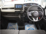 運転にかかわる様々な操作を安全に行えるように視点移動が少なく、操作性に配慮されたスイッチ類が凝縮されたコクピットです。