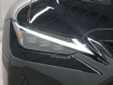 LEDヘッドランプには「オートマチックハイビームシステム」を搭載。夜間走行時にハイビームで走行可能と判断した場合、ロービームとハイビームを自動的に切り替え、前方視界確保をアシストします。