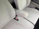 【アームレスト】運転中の身体の負担を軽減してくれるアームレストを装備♪