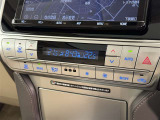 左右独立温度コントロールフルオートエアコンです。運転席、助手席それぞれで独立して温度設定ができます。冷え性の方が乗っても安心ですね♪