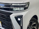 【LEDヘッドライト】悪天候や夜間走行時も良好な視界を確保し安心して運転できる高輝度LEDヘッドライトを装備!点灯速度が早く、消費電力も抑えられています。
