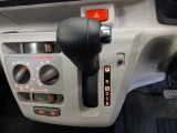 操作しやすく、車内空間を広く使えるインパネシフトを採用しています