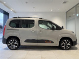 当社の納車前点検・サービスの内容は、車検点検・法定12ヶ月定期点検・油脂類の点検及び交換・バッテリーの点検及び交換等を行い、良好な状態にてご納車させていただきます。