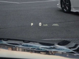 カラーヘッドアップディスプレイ付き。少ない視線移動で情報を確認できるので、運転の疲労軽減に繋がりますよ♪